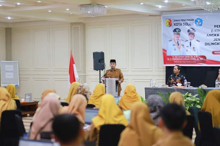 Wakil Wali Kota Solok Ramadhani Kirana Putra buka Workshop Penerapan Sistim Informasi E-Kinerja yang digelar Diknas Kota Solok